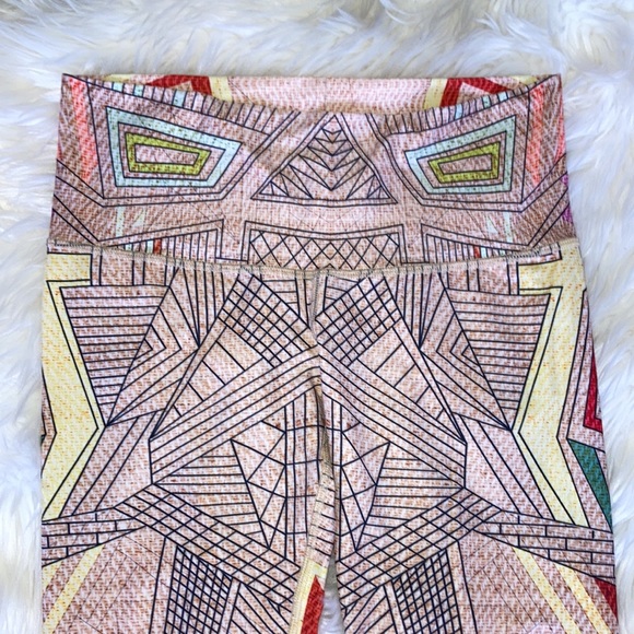 NIYAMA SOL Geometric Beachcomber Crop Leggings - Picture 4 of 12